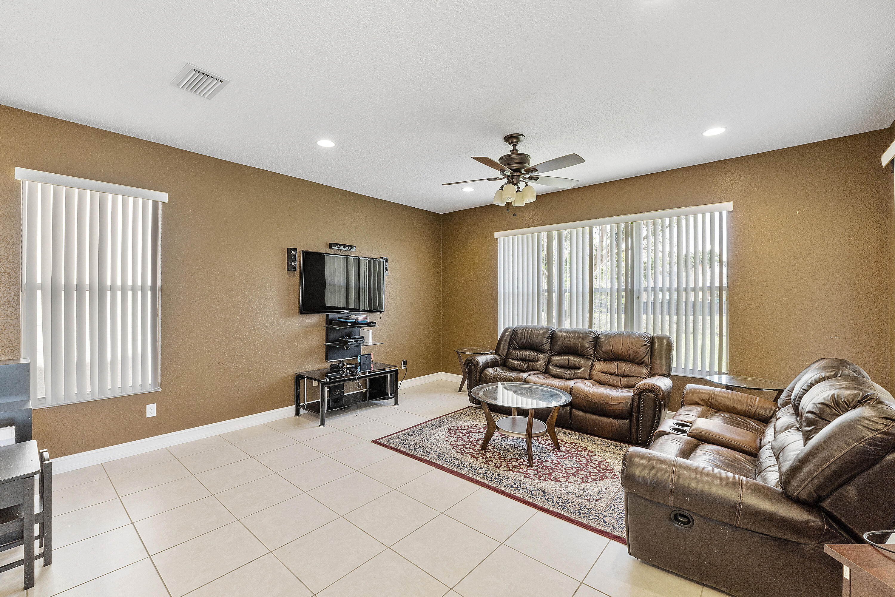 8936 Chestnut Ridge Way Boynton Beach, FL 33473 - Photo 16 of 50 Living room 1