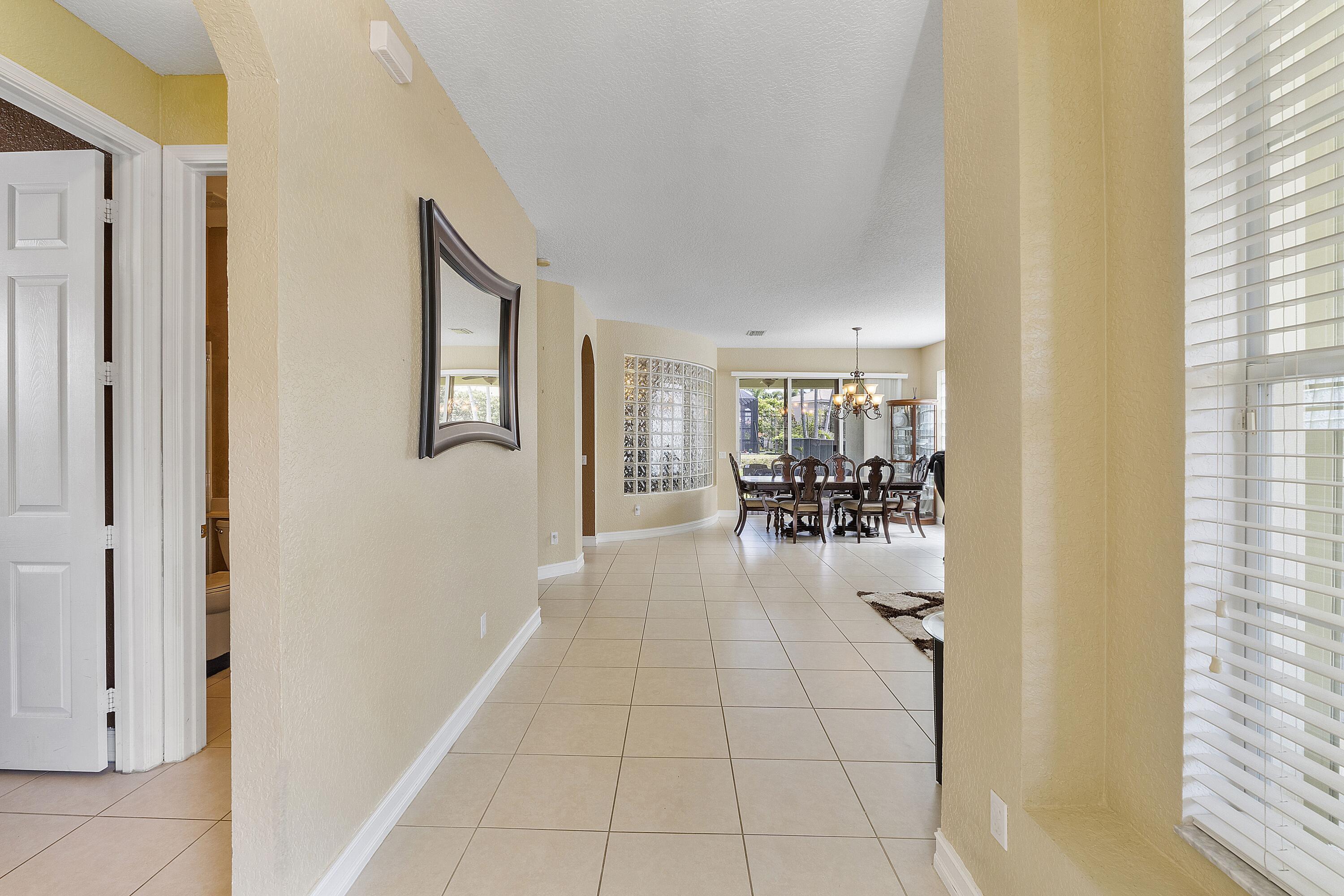 8936 Chestnut Ridge Way Boynton Beach, FL 33473 - Photo 5 of 50 Entry foyer