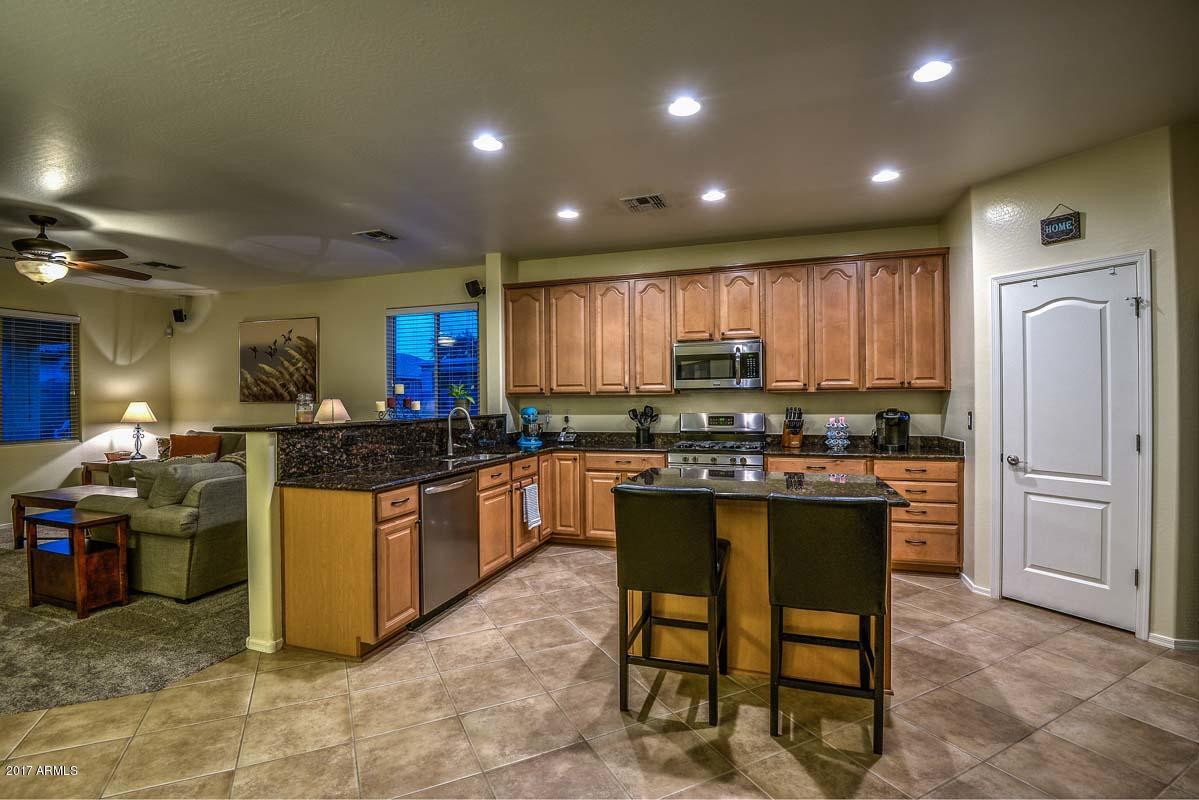 6825 West Carson Road Laveen, AZ 85339 - Photo 4 of 18 Granite Slab Counters & Maple Cabinets