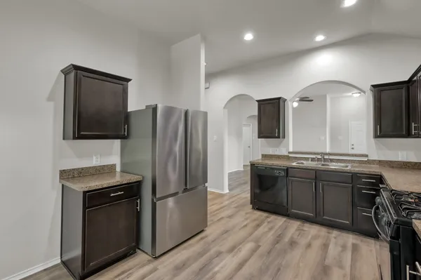 $1,900 | 9594 East Woodmark, Conroe, TX 77304