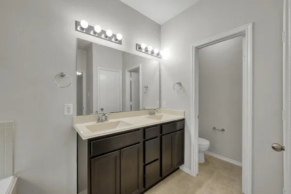 $1,900 | 9594 East Woodmark, Conroe, TX 77304