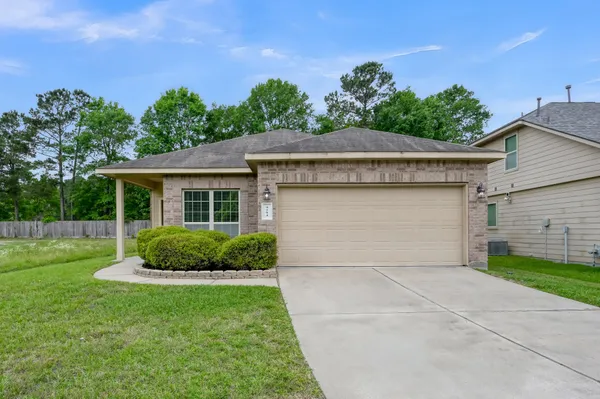 $1,900 | 9594 East Woodmark, Conroe, TX 77304