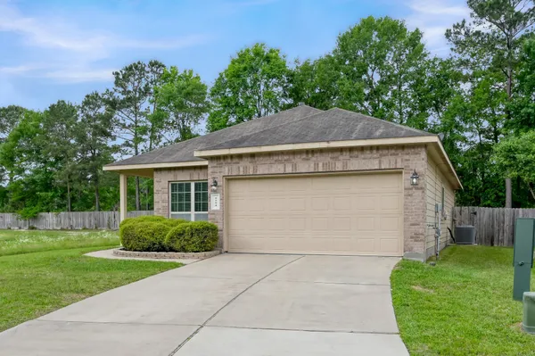 $1,900 | 9594 East Woodmark, Conroe, TX 77304