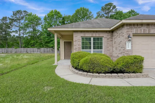 $1,900 | 9594 East Woodmark, Conroe, TX 77304