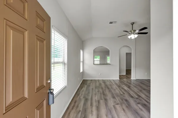 $1,900 | 9594 East Woodmark, Conroe, TX 77304