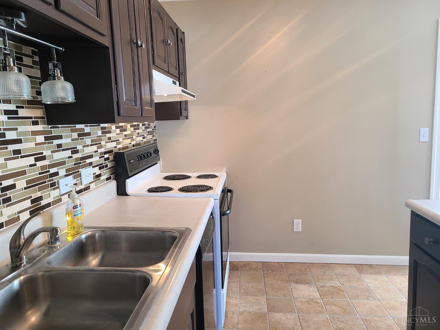 4826 Stoneybrook Road Cincinnati, OH 45244 - Photo 8 of 23 Gallery Image 8