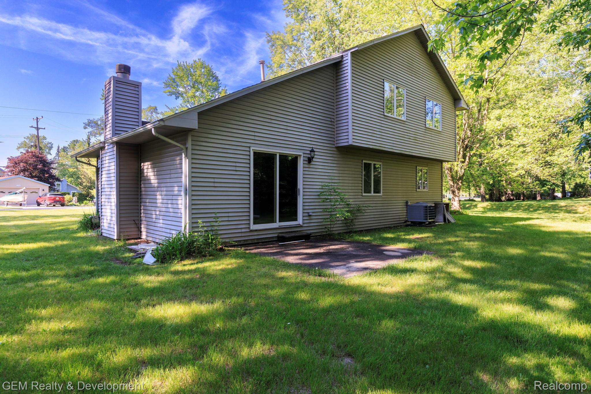 1111 Sarah Pinckney, MI 48169 - Photo 25 of 38 16-web-or-mls-1111 Sarah - Exterior (6 of 7).jpg