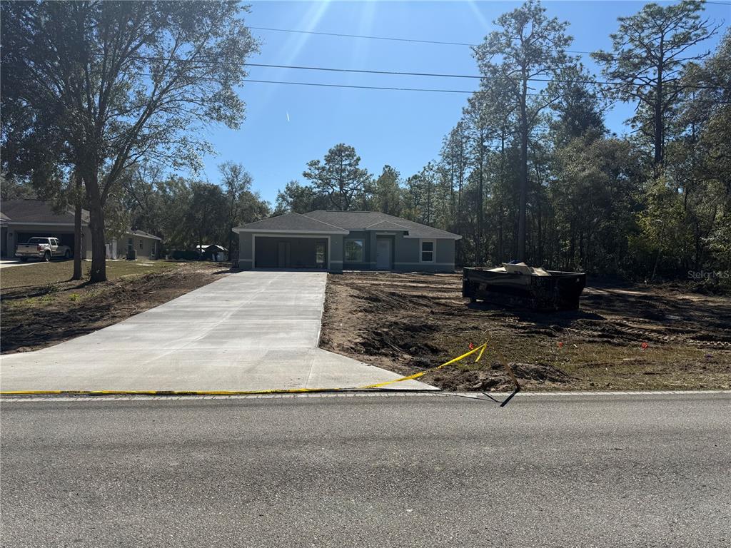 a view of a house with backyard and trees