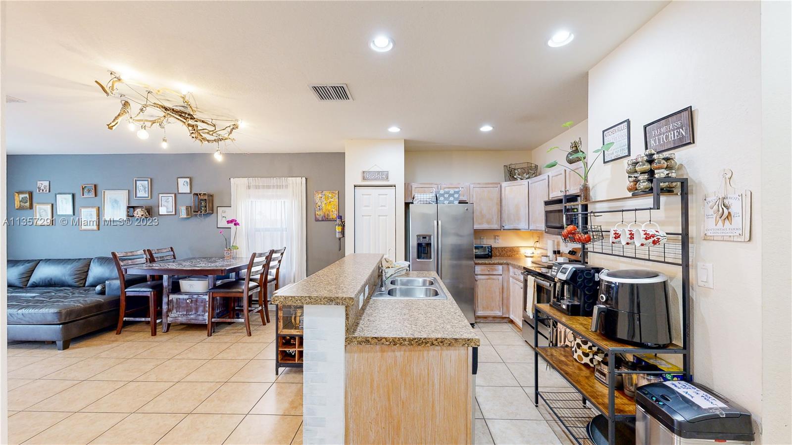 672 Southeast 34th Avenue Homestead, FL 33033 - Photo 14 of 65
