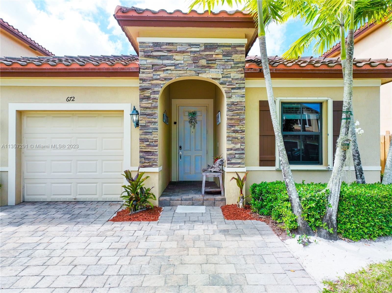672 Southeast 34th Avenue Homestead, FL 33033 - Photo 5 of 65