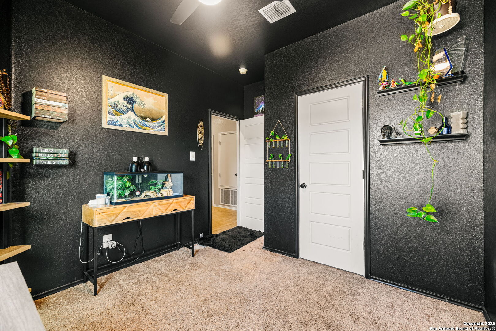 7311 Marina Del Rey Converse, TX 78109 - Photo 18 of 25 a living room with furniture and a potted plant