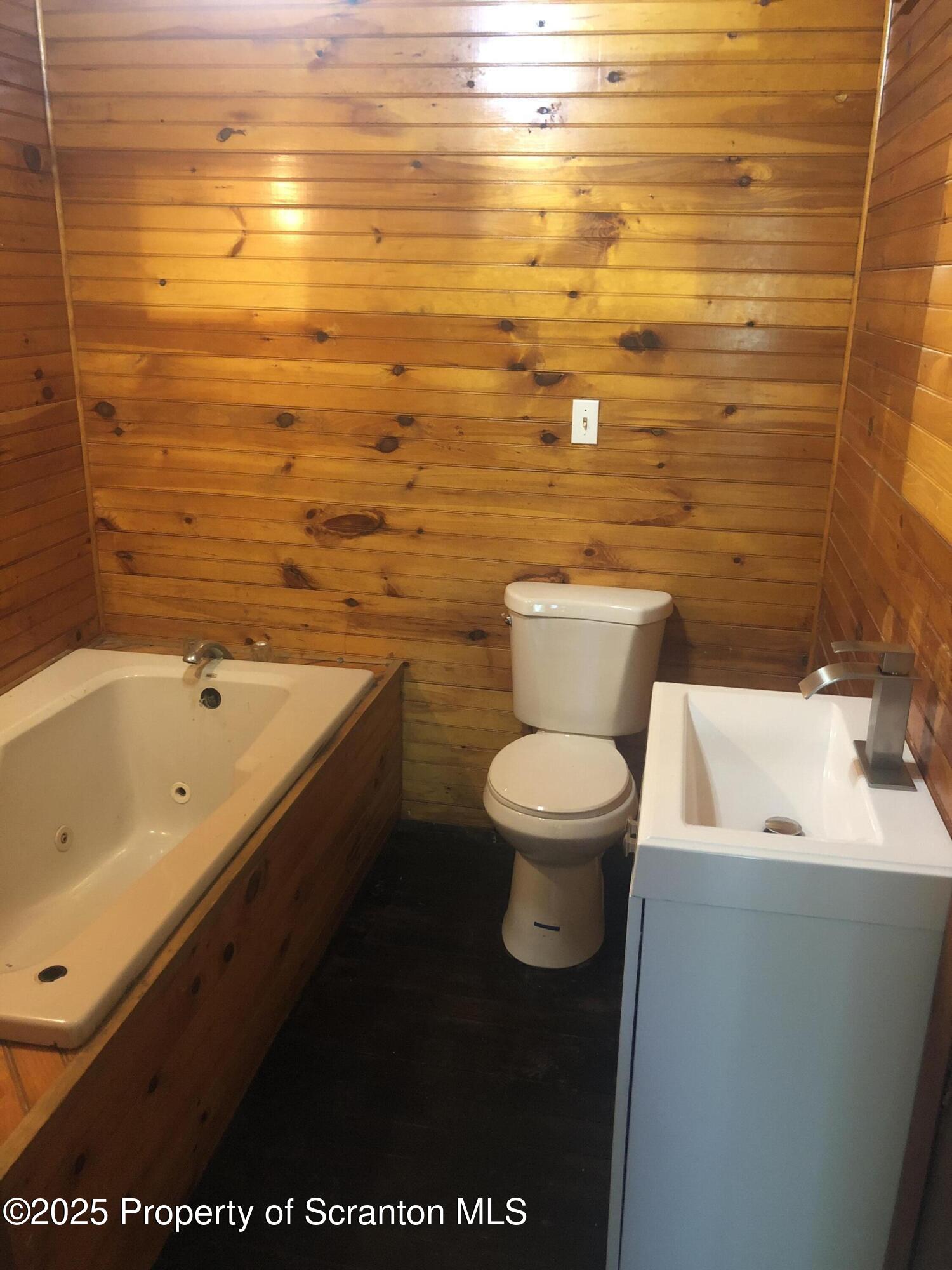 208 South Turnpike Road Dalton, PA 18414 - Photo 15 of 34 3/4 Bathroom