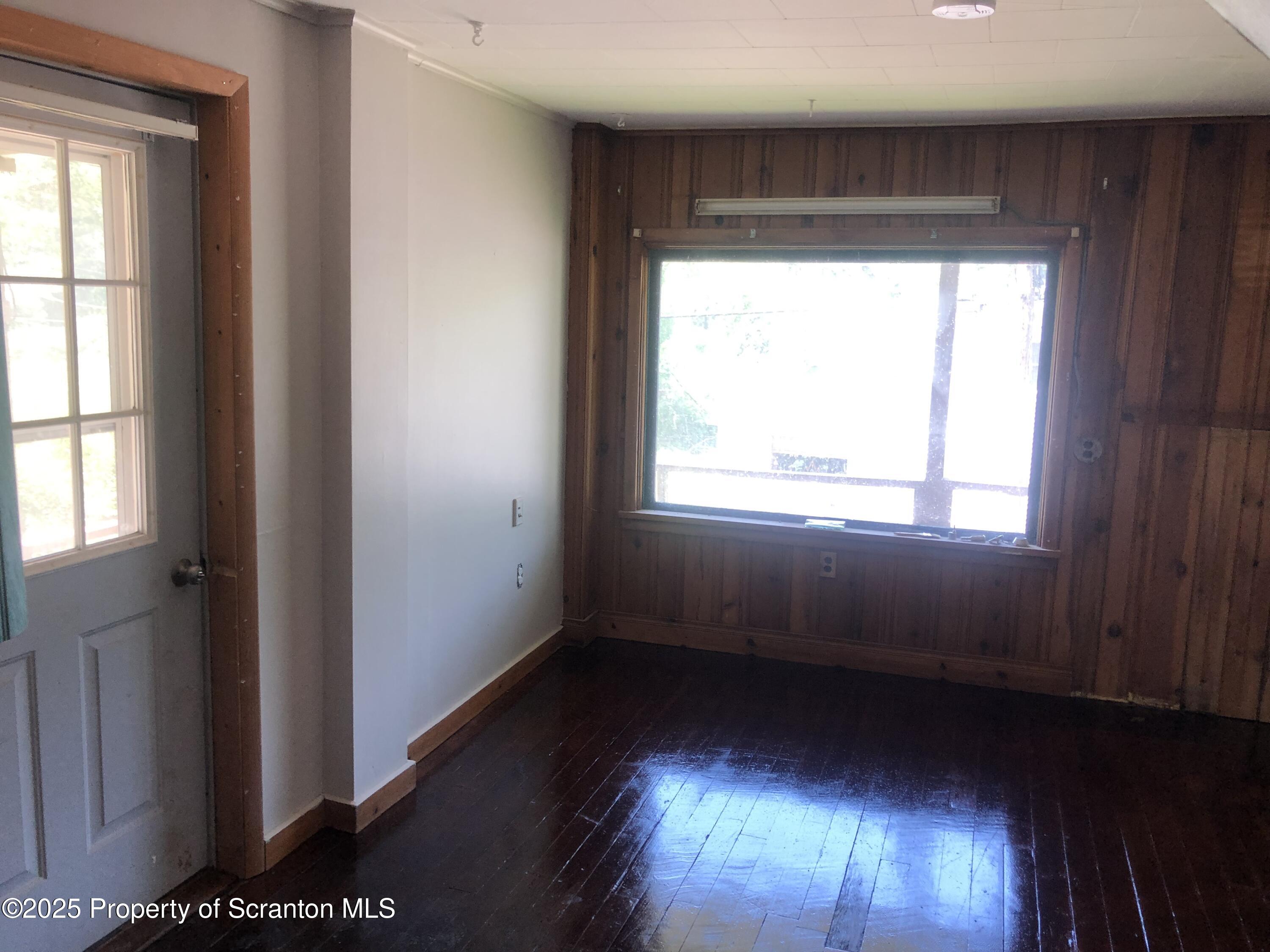 208 South Turnpike Road Dalton, PA 18414 - Photo 21 of 34 Living Room