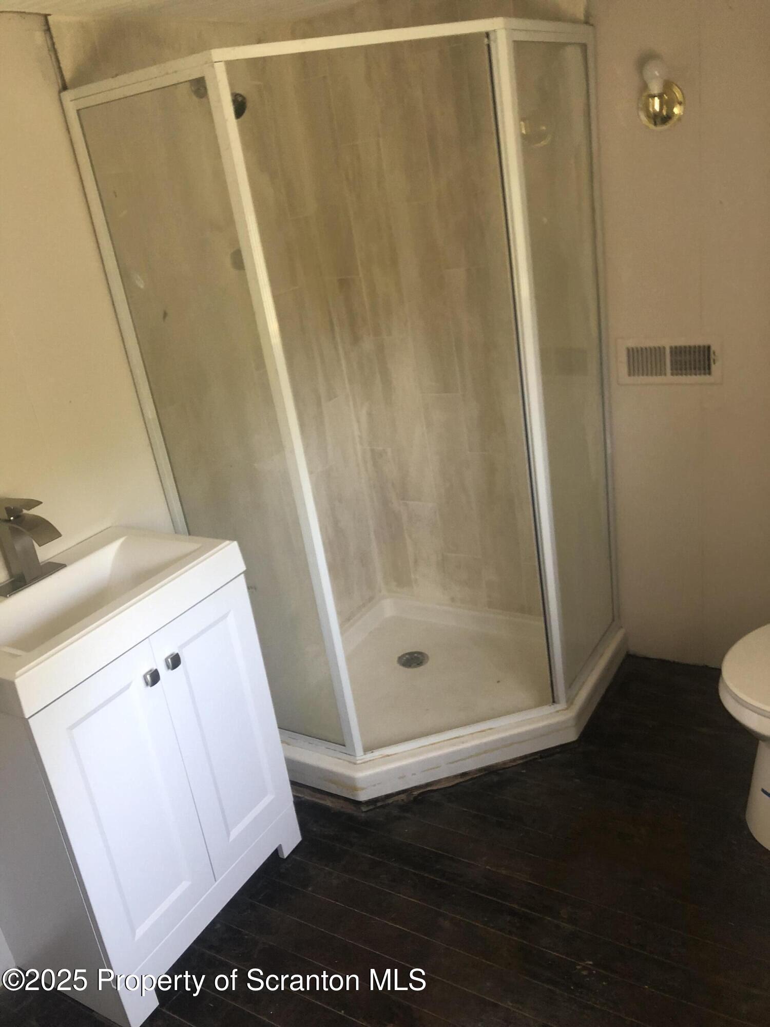 208 South Turnpike Road Dalton, PA 18414 - Photo 6 of 34 Primary Bathroom