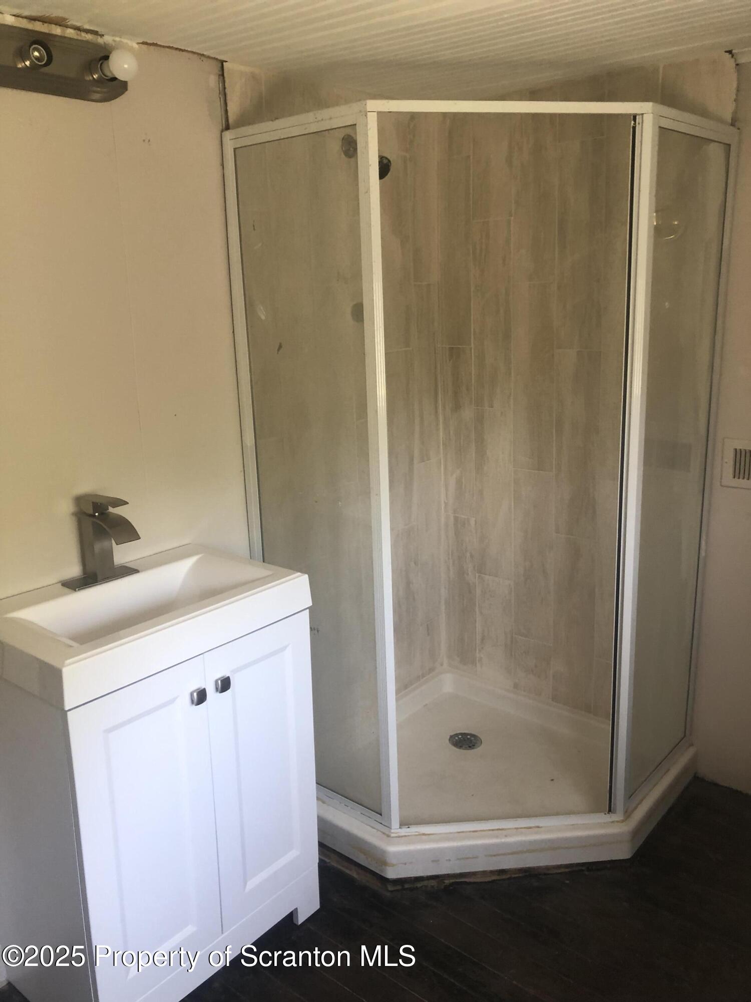 208 South Turnpike Road Dalton, PA 18414 - Photo 7 of 34 Primary Bathroom