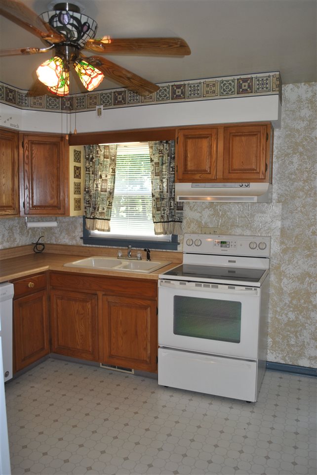 1045 Spade Drive Rochester, IN 46975 - Photo 11 of 32