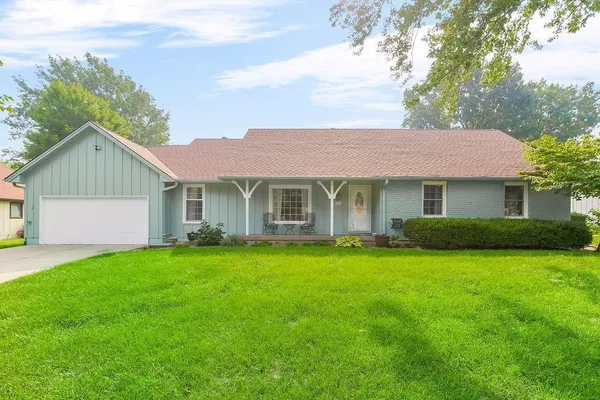 $362,000 | 319 Southeast Ridgeview Drive, Lee's Summit, MO 64063