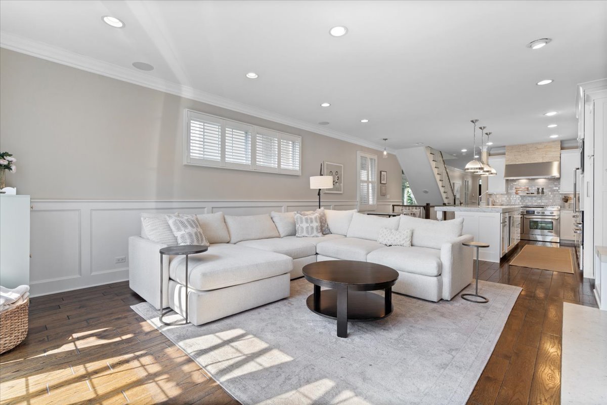 2911 North Racine Avenue Chicago, IL 60657 - Photo 13 of 45