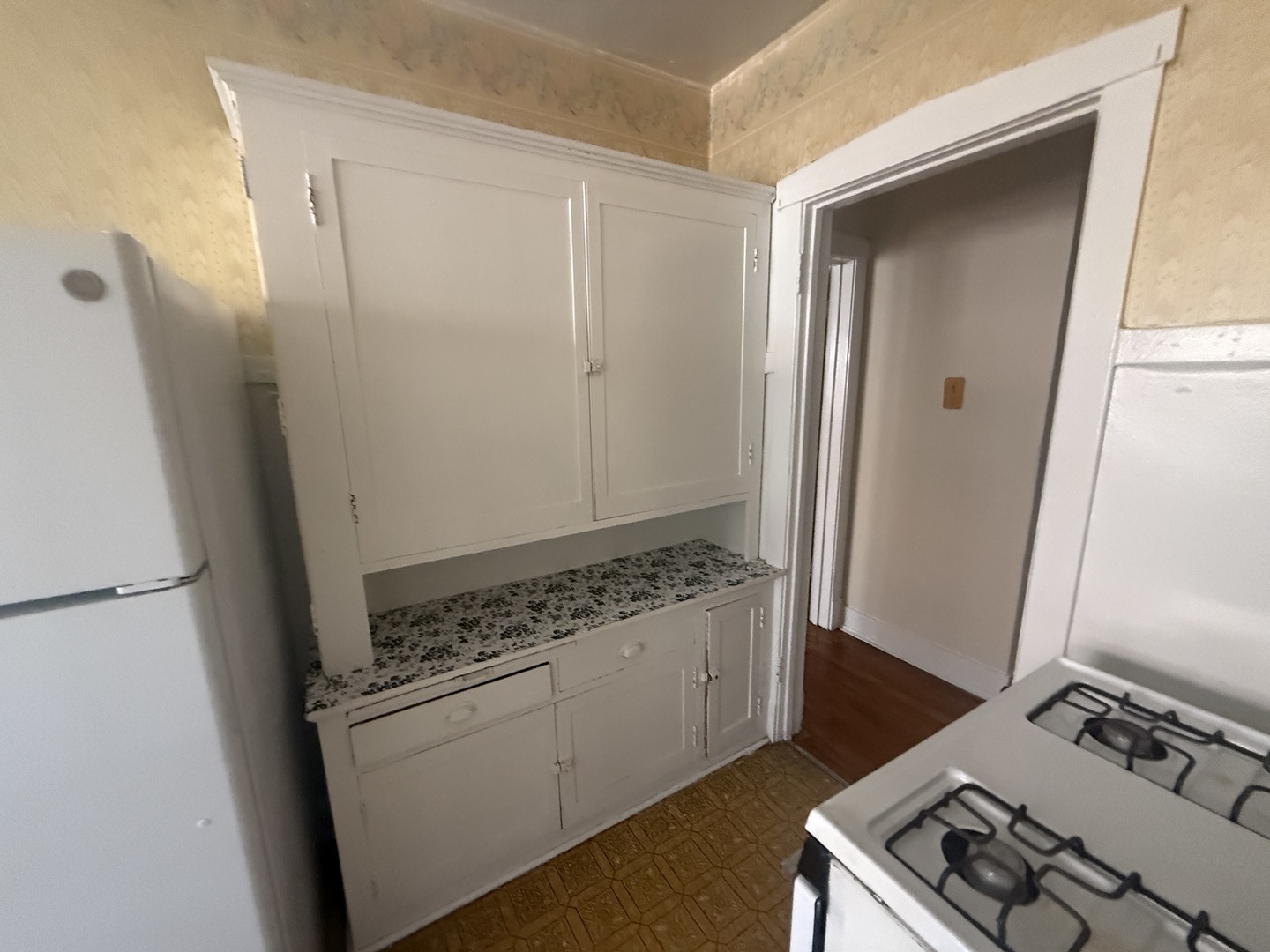 104 Lincoln Avenue, Unit 2E Riverside, IL 60546 - Photo 9 of 11 Gallery Image 9