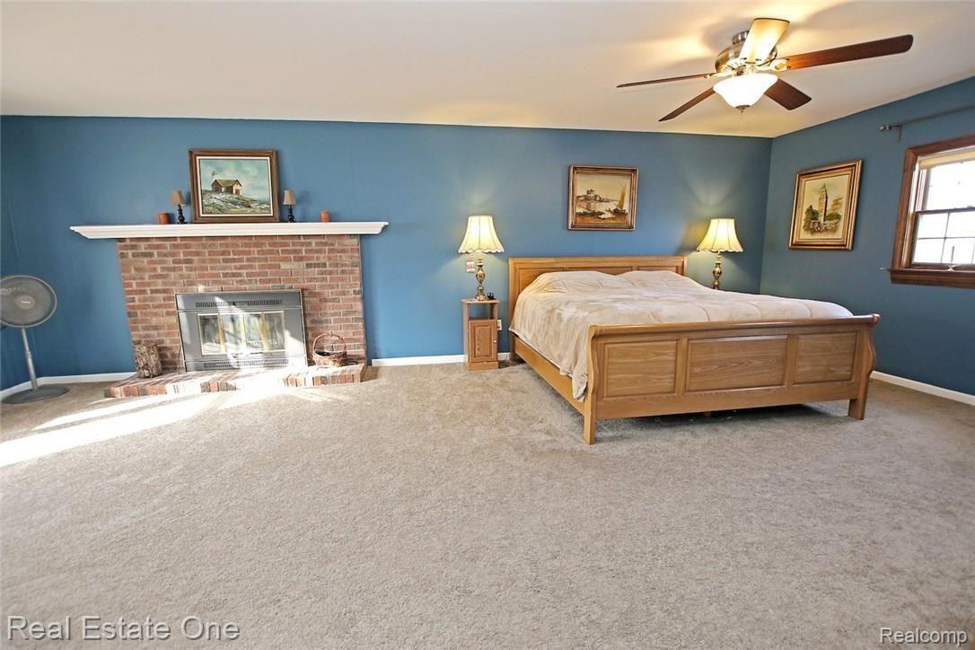 1345 East Fairview Lane Rochester, MI 48306 - Photo 27 of 58 27) Master Suite.jpg