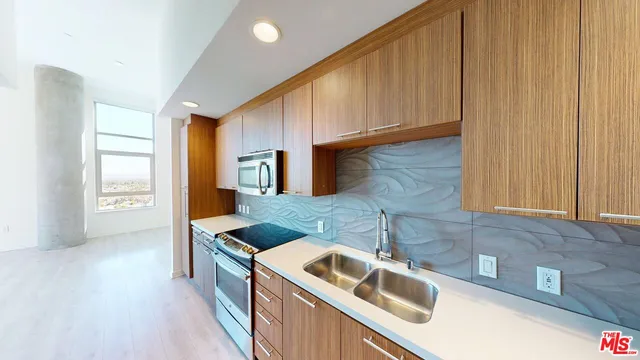 $4,689 | 707 East Ocean Boulevard, Unit PH1702, Long Beach, CA 90802