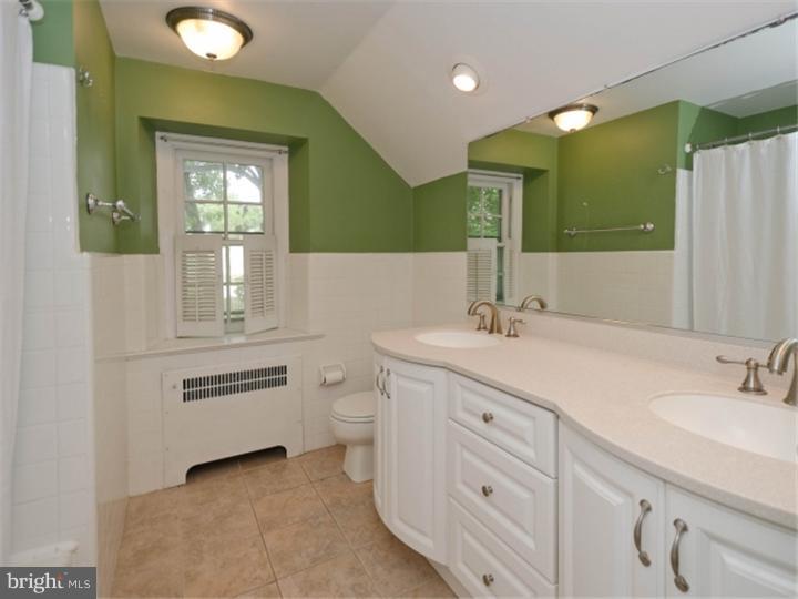 114 Forest Road Springfield, PA 19064 - Photo 14 of 23 Bathroom