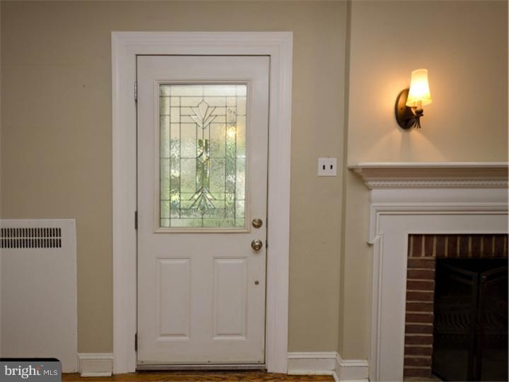 114 Forest Road Springfield, PA 19064 - Photo 4 of 23 Living Room