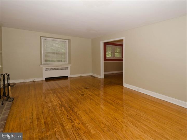 114 Forest Road Springfield, PA 19064 - Photo 6 of 23 Living Room