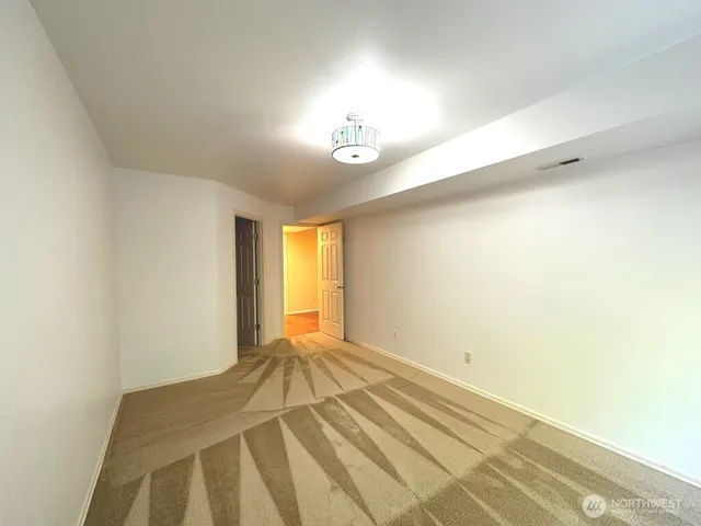 $4,050 | 11723 114th Place Northeast, Unit 55, Kirkland, WA 98034