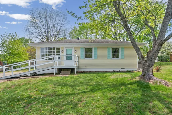 a view of a house with a yard