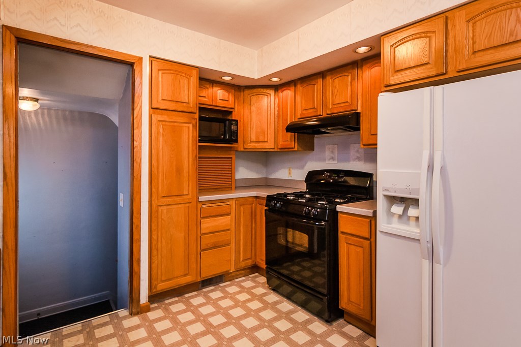 4768 Blythin Road Cleveland, OH 44125 - Photo 6 of 32