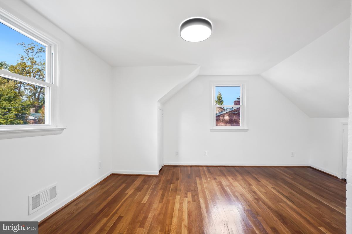 10019 Greenock Road Silver Spring, MD 20901 - Photo 18 of 33 Bedroom