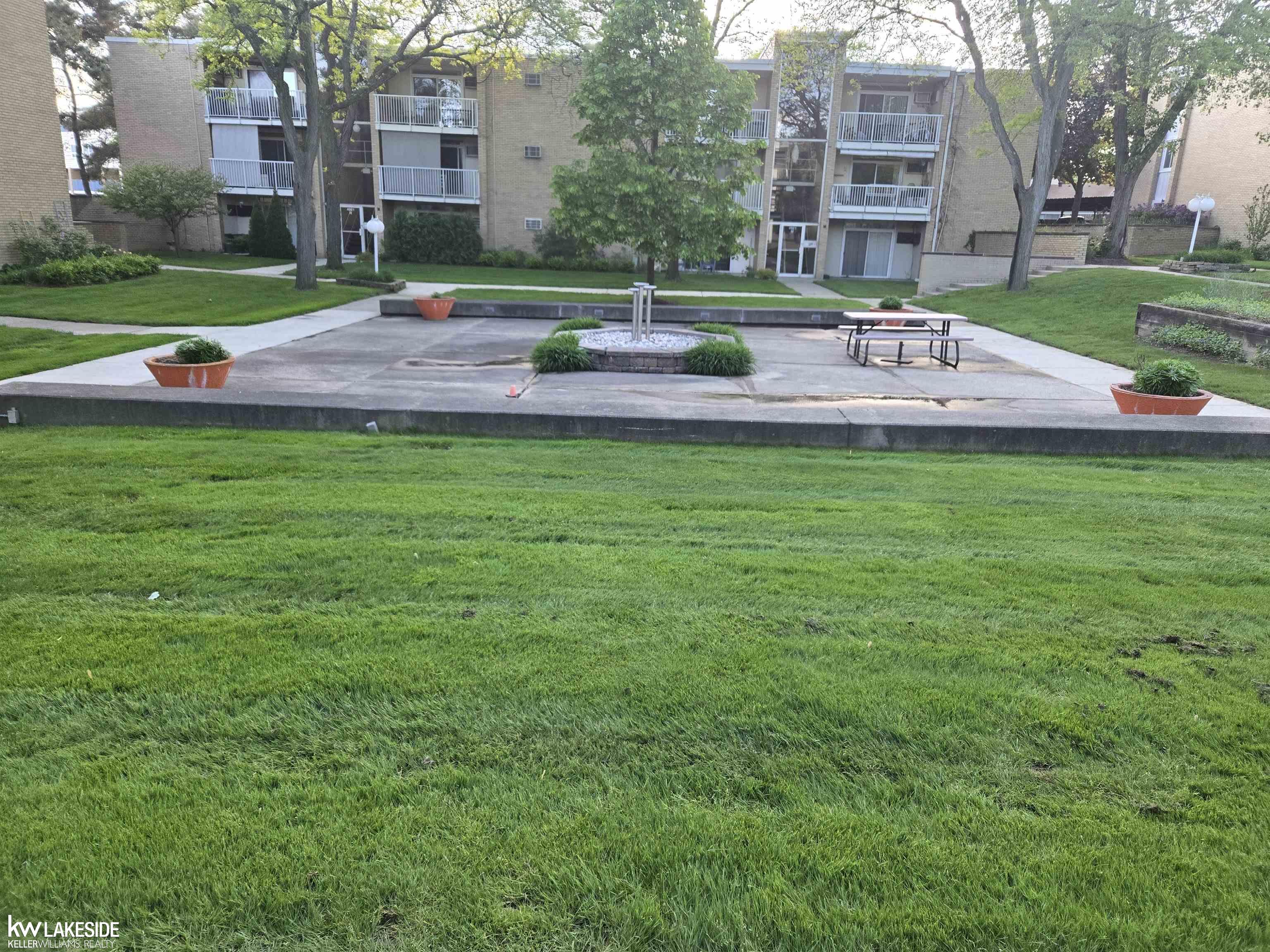 4909 South Crooks Road Royal Oak, MI 48073 - Photo 19 of 21 50163818-463b395a-7805-4e70-934e-685c94988fa4.JPG