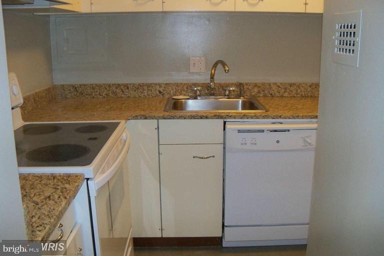 1800 R Street Northwest, Unit 604 Washington, DC 20009 - Photo 9 of 17 Cozy kitchen with modern finishes.