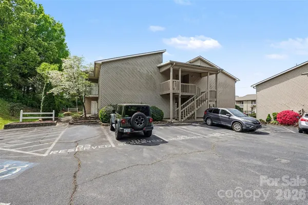 $189,900 | 140 Lake Concord Road Northeast, Unit D3, Concord, NC 28025