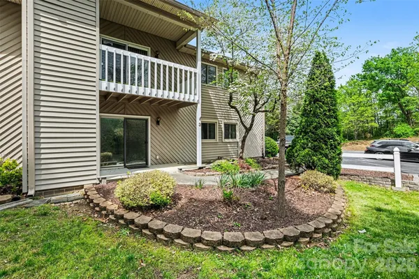 $189,900 | 140 Lake Concord Road Northeast, Unit D3, Concord, NC 28025