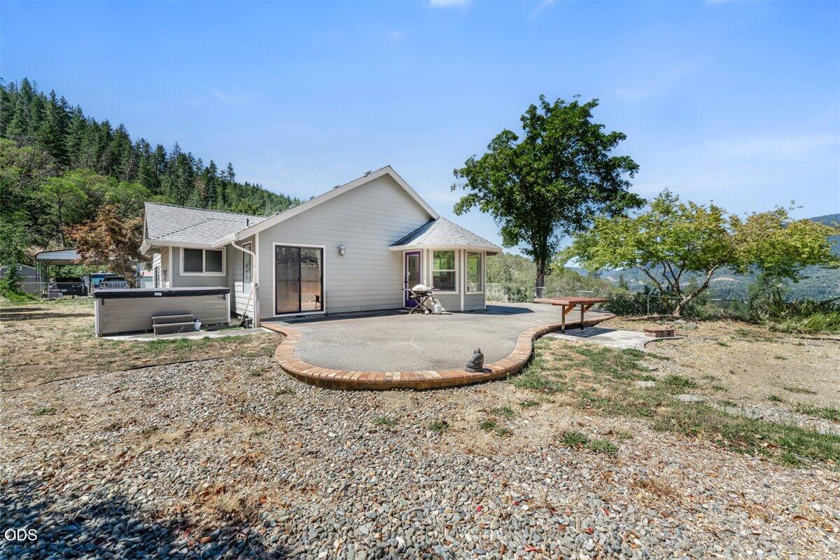 1040 Wards Creek Road Rogue River, OR 97537 - Photo 33 of 44