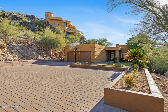 a view of utility room