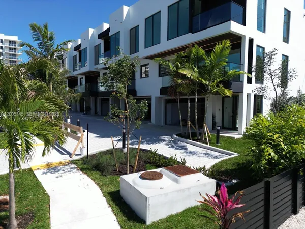 $14,000 | 3222 Northeast 7th Street, Unit 1, Pompano Beach, FL 33062