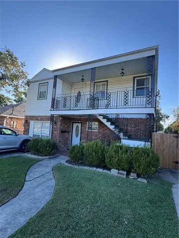 $1,800 | 408 Severn Avenue, Unit B, Metairie, LA 70001