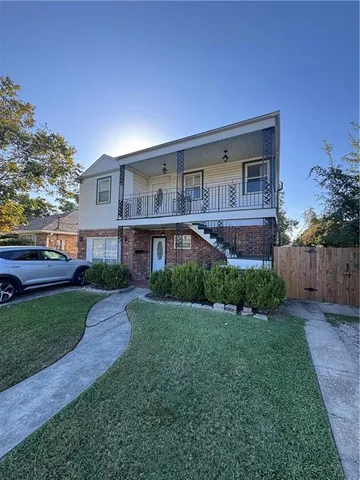 $1,800 | 408 Severn Avenue, Unit B, Metairie, LA 70001