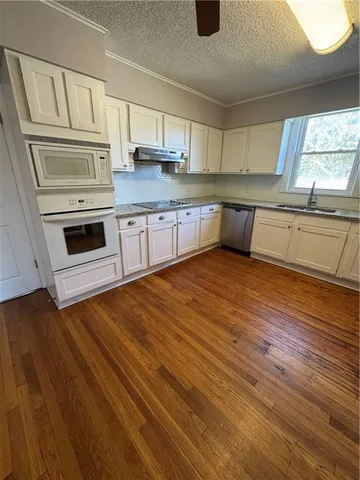 $1,800 | 408 Severn Avenue, Unit B, Metairie, LA 70001