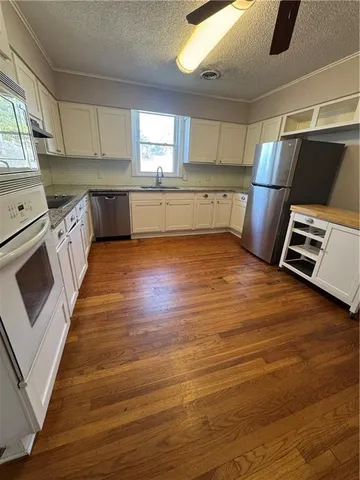 $1,800 | 408 Severn Avenue, Unit B, Metairie, LA 70001