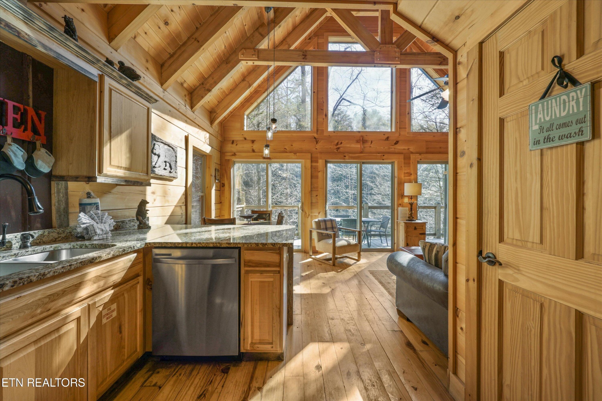 253 Cartertown Road Gatlinburg, TN 37738 - Photo 14 of 30 a open kitchen with a large window