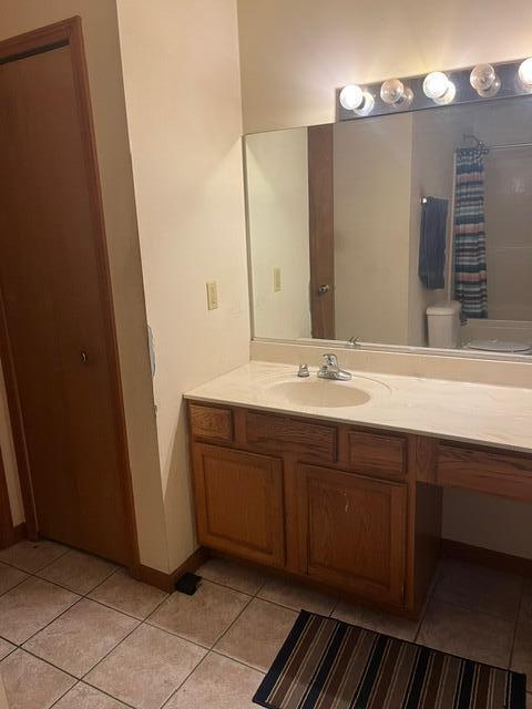 3836 West 25th Avenue Gary, IN 46404 - Photo 34 of 41 a bathroom with a double vanity sink and a mirror