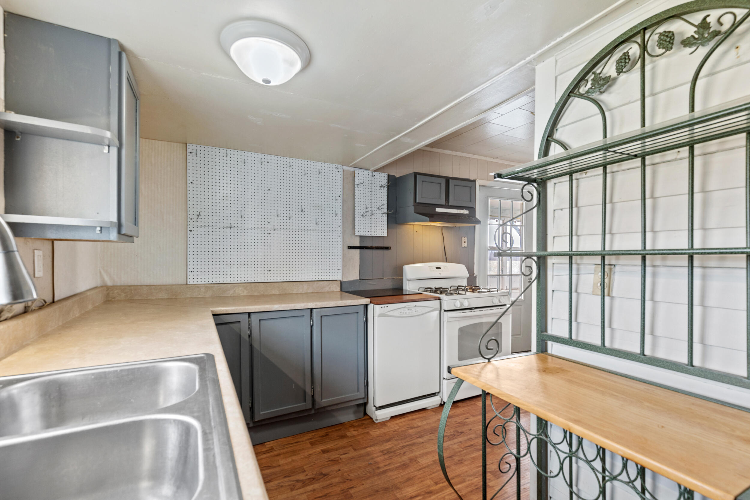 19200 West Kimball Road Pierson, MI 49339 - Photo 14 of 43 Kitchen