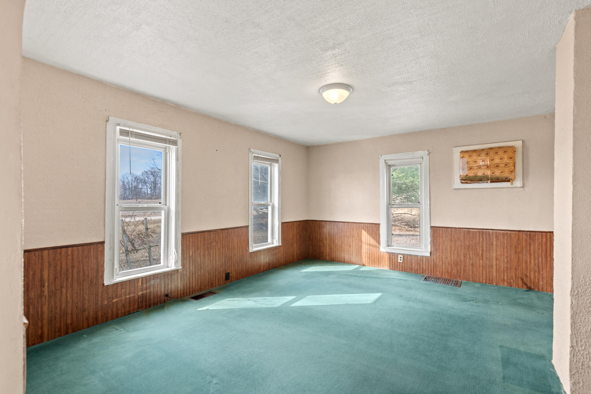 19200 West Kimball Road Pierson, MI 49339 - Photo 18 of 43 Living Room