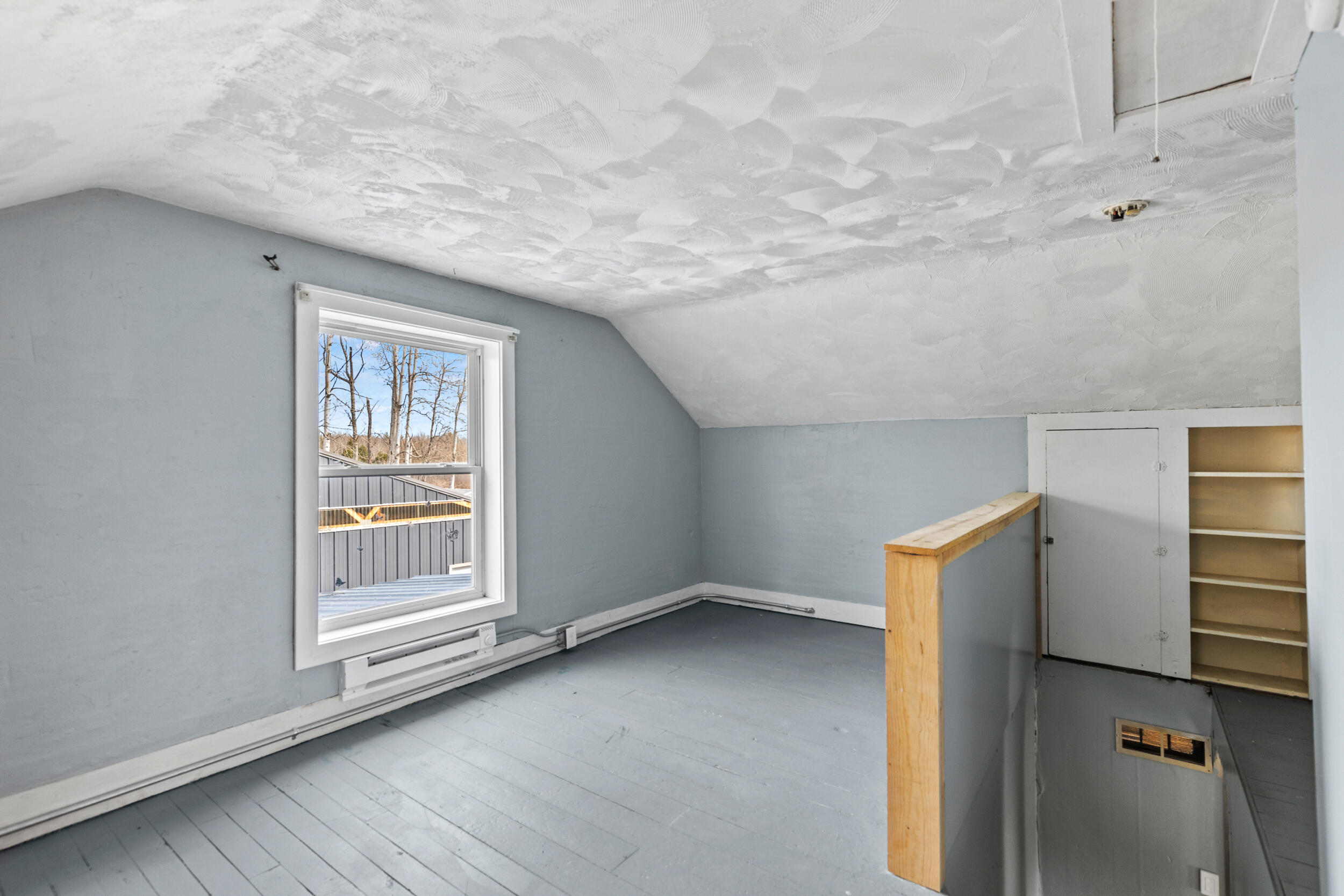 19200 West Kimball Road Pierson, MI 49339 - Photo 29 of 43 Loft area
