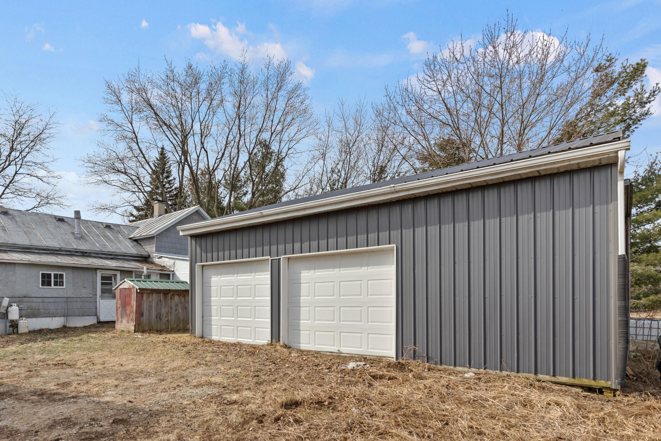 19200 West Kimball Road Pierson, MI 49339 - Photo 41 of 43 Newer pole barn