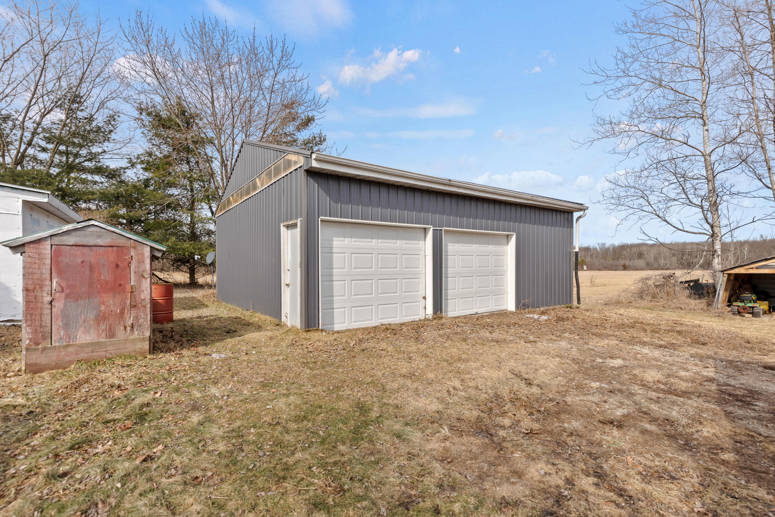 19200 West Kimball Road Pierson, MI 49339 - Photo 42 of 43 Newer pole barn